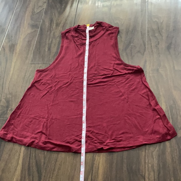 Red Garage High Neck Loose Tank Top - Picture 8 of 9